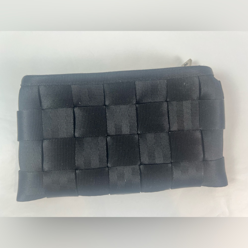 Harveys Black Convertible Seatbelt clutch missing straps